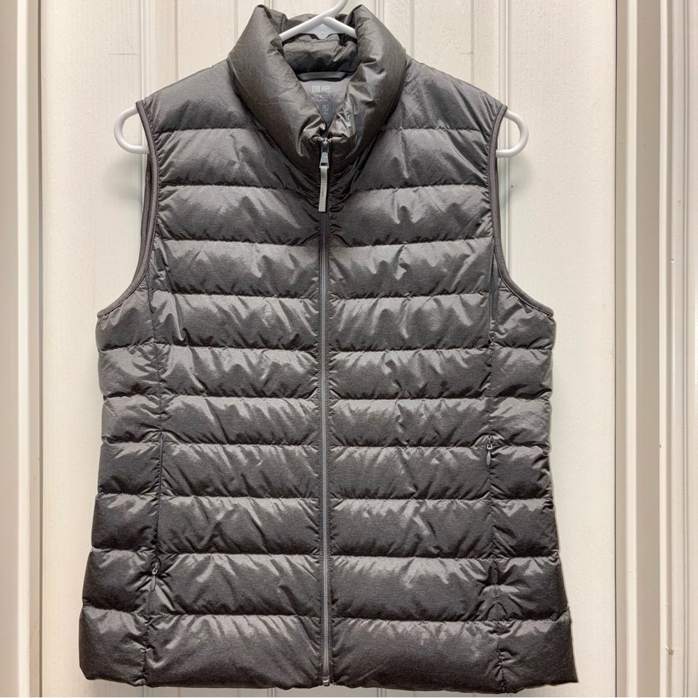 Uniqlo Women's Gray/Silver Puffer Vest